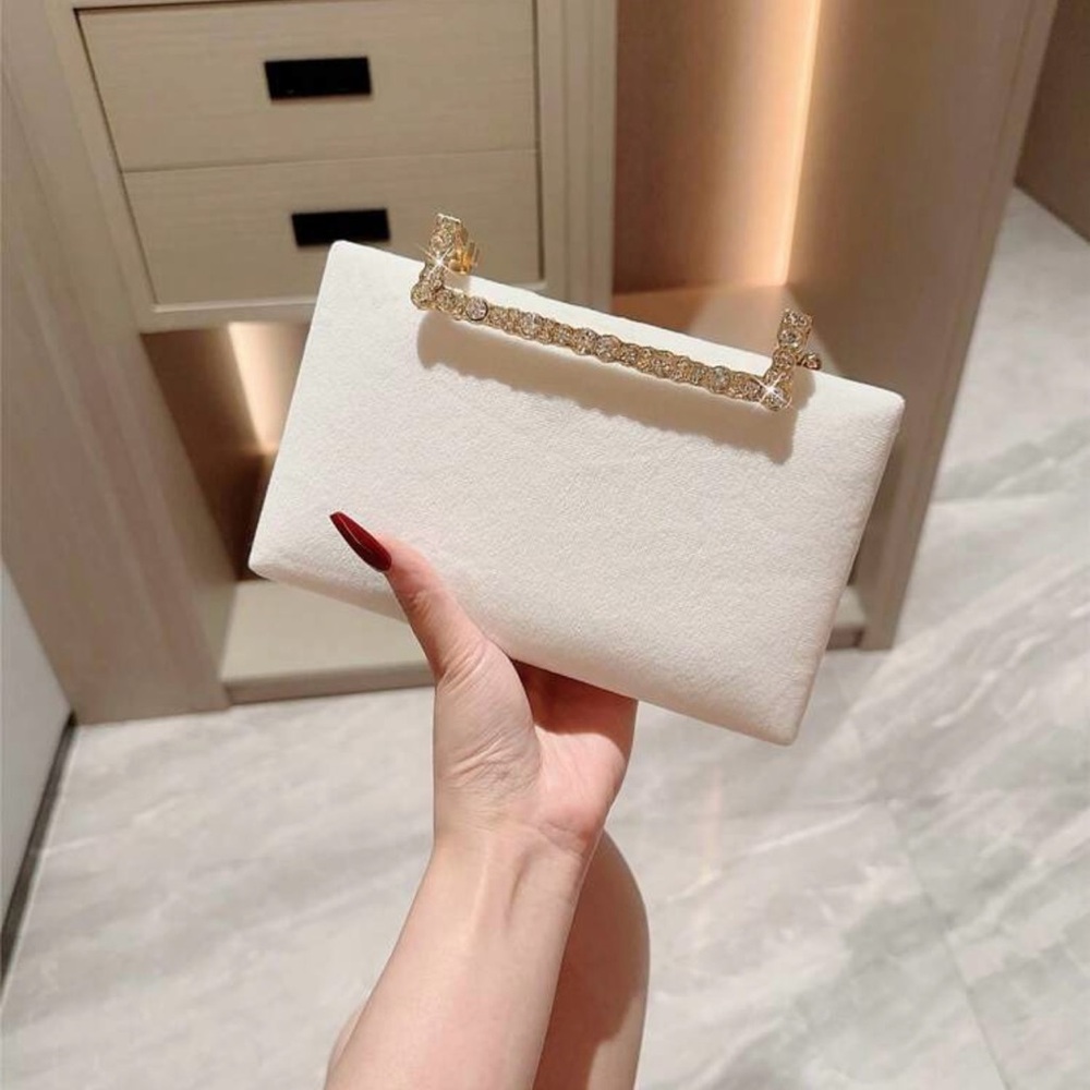 💎 Embellished Clutch 💎
